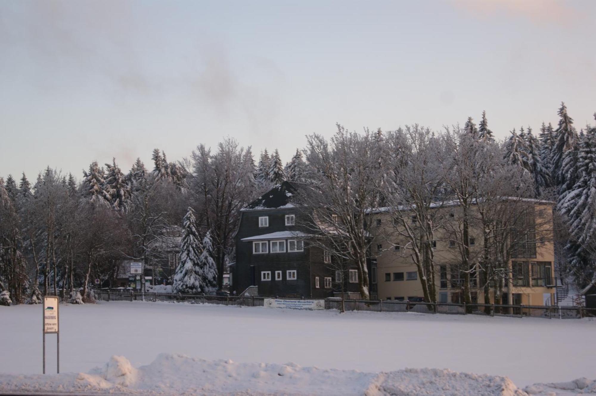 Hotel Haus Oberland マッサーベルク エクステリア 写真